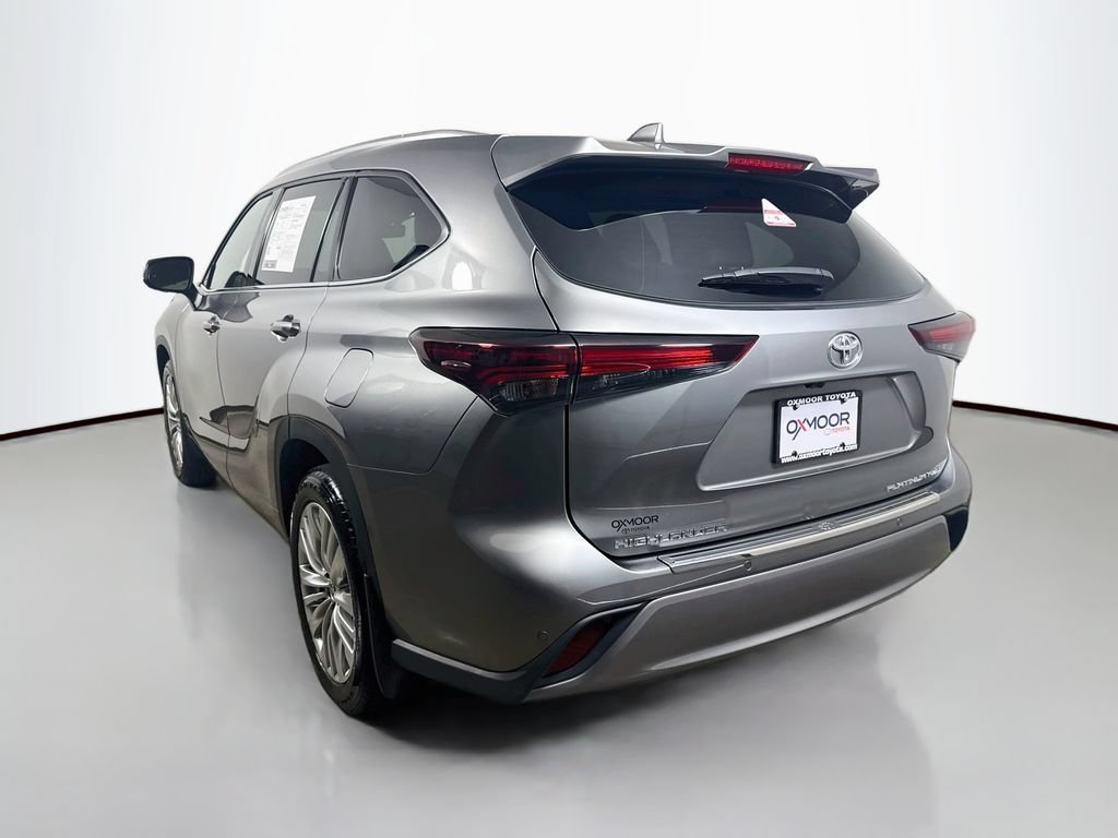 Certified 2025 Toyota Highlander Platinum AWD/4WD image 5