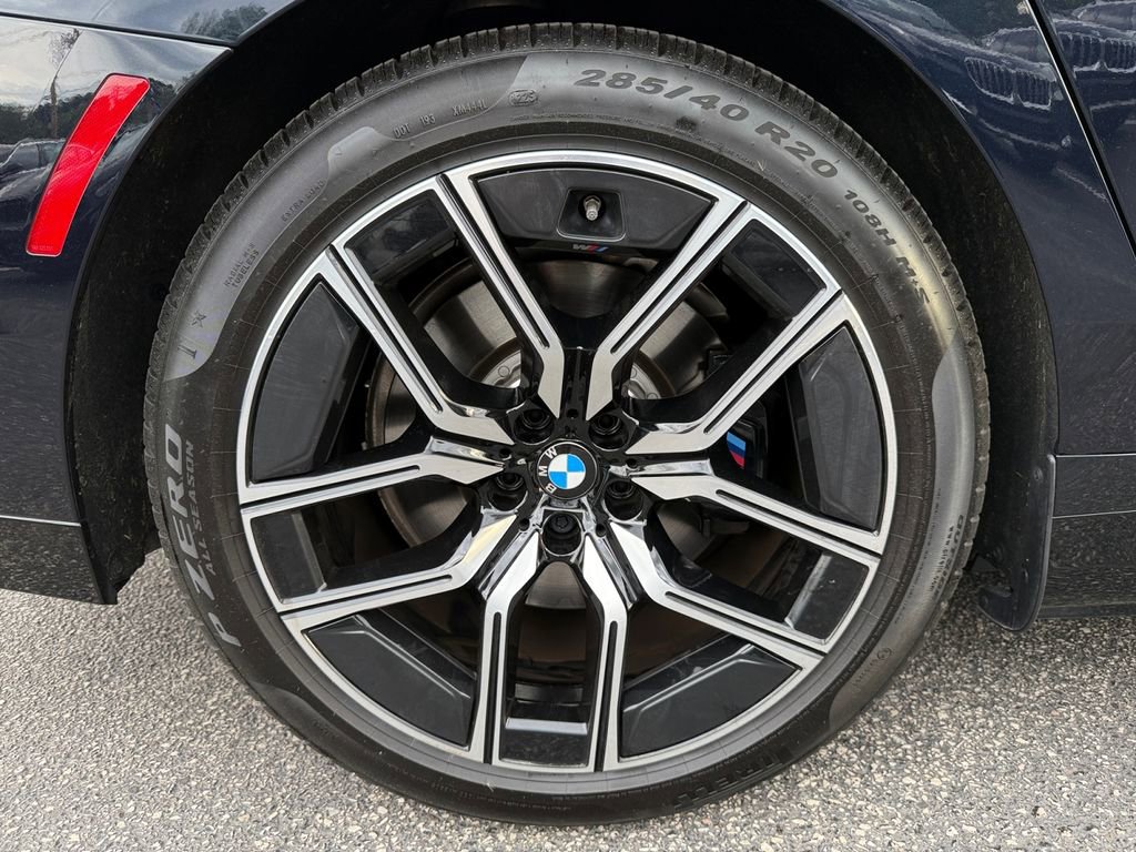 Certified 2026 BMW 750e xDrive AWD/4WD image 17
