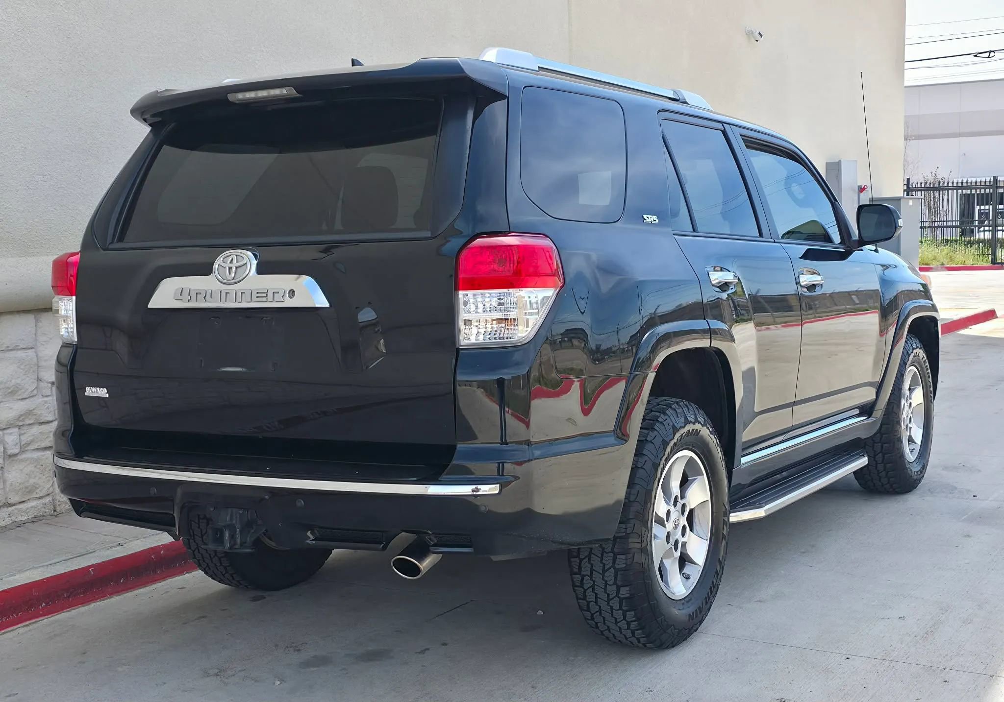 Used 2012 Toyota 4Runner SR5 image 3