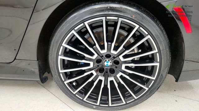 Used 2025 BMW i7 xDrive60 w/ Executive Package RWD image 75