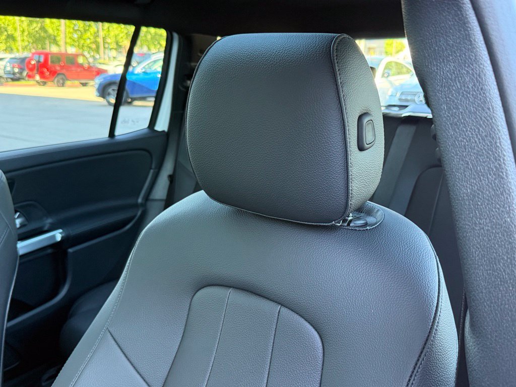 New 2026 Mercedes-Benz GLB 250 image 3