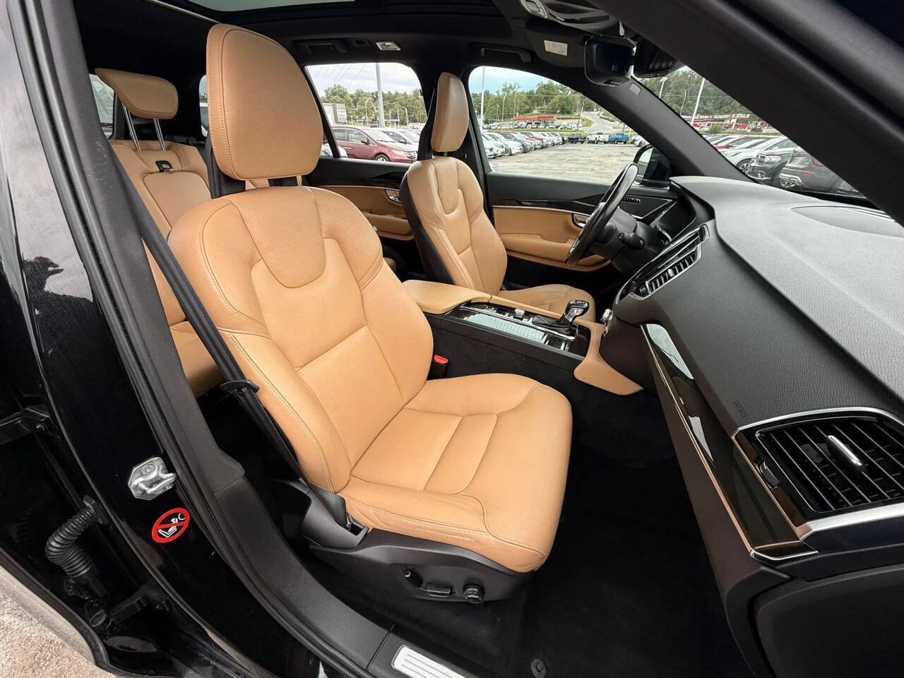 Used 2018 Volvo XC90 T6 Momentum w/ Convenience Package AWD/4WD image 26