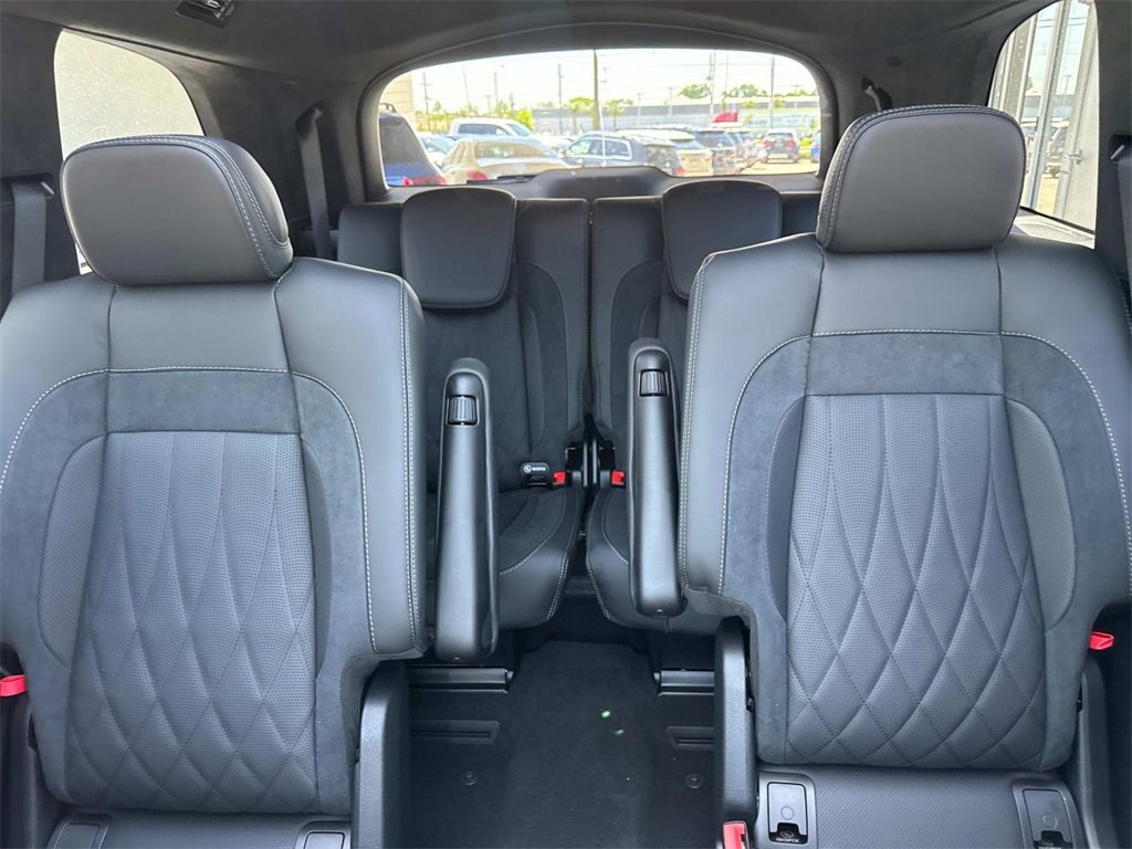 New 2025 Mercedes-Benz GLS 63 AMG 4MATIC image 8