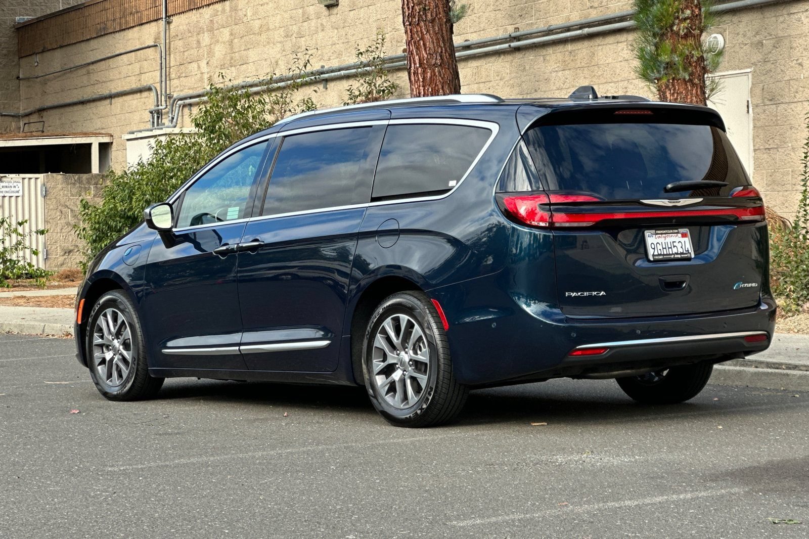Used 2023 Chrysler Pacifica Pinnacle FWD image 5