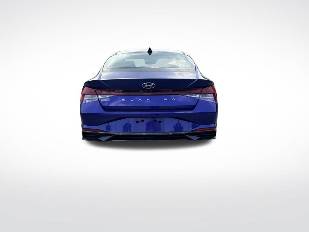 Used 2021 Hyundai Elantra SEL w/ Convenience + Premium Package FWD image 3