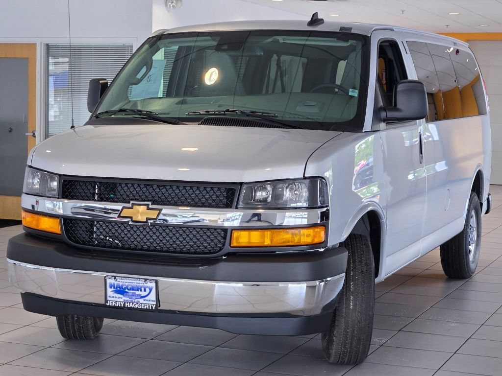 New 2026 Chevrolet Express 2500 LT w/ LT Preferred Equipment Group RWD image 4
