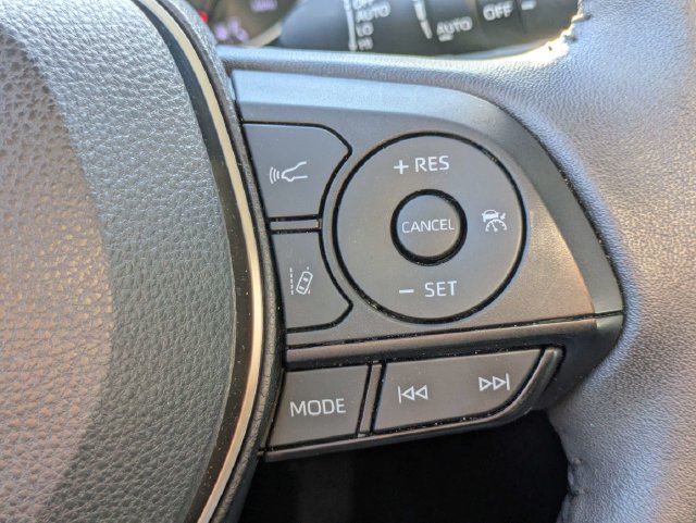 Used 2022 Toyota RAV4 XLE Premium FWD image 27