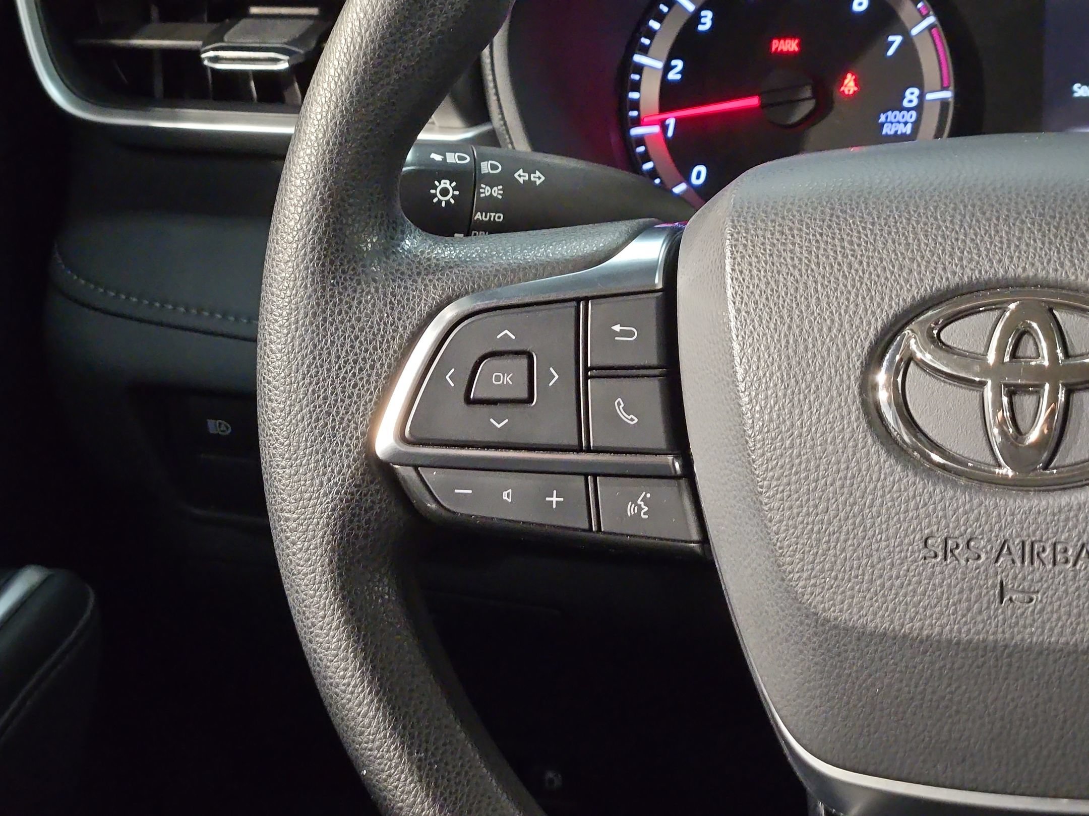 Used 2021 Toyota Highlander L FWD image 23