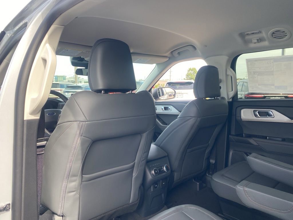New 2025 Ford Explorer Active image 25