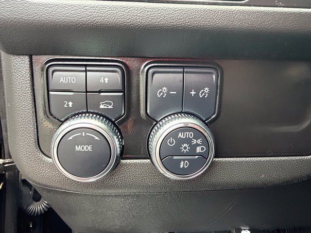 Used 2024 GMC Yukon XL SLT AWD/4WD image 22