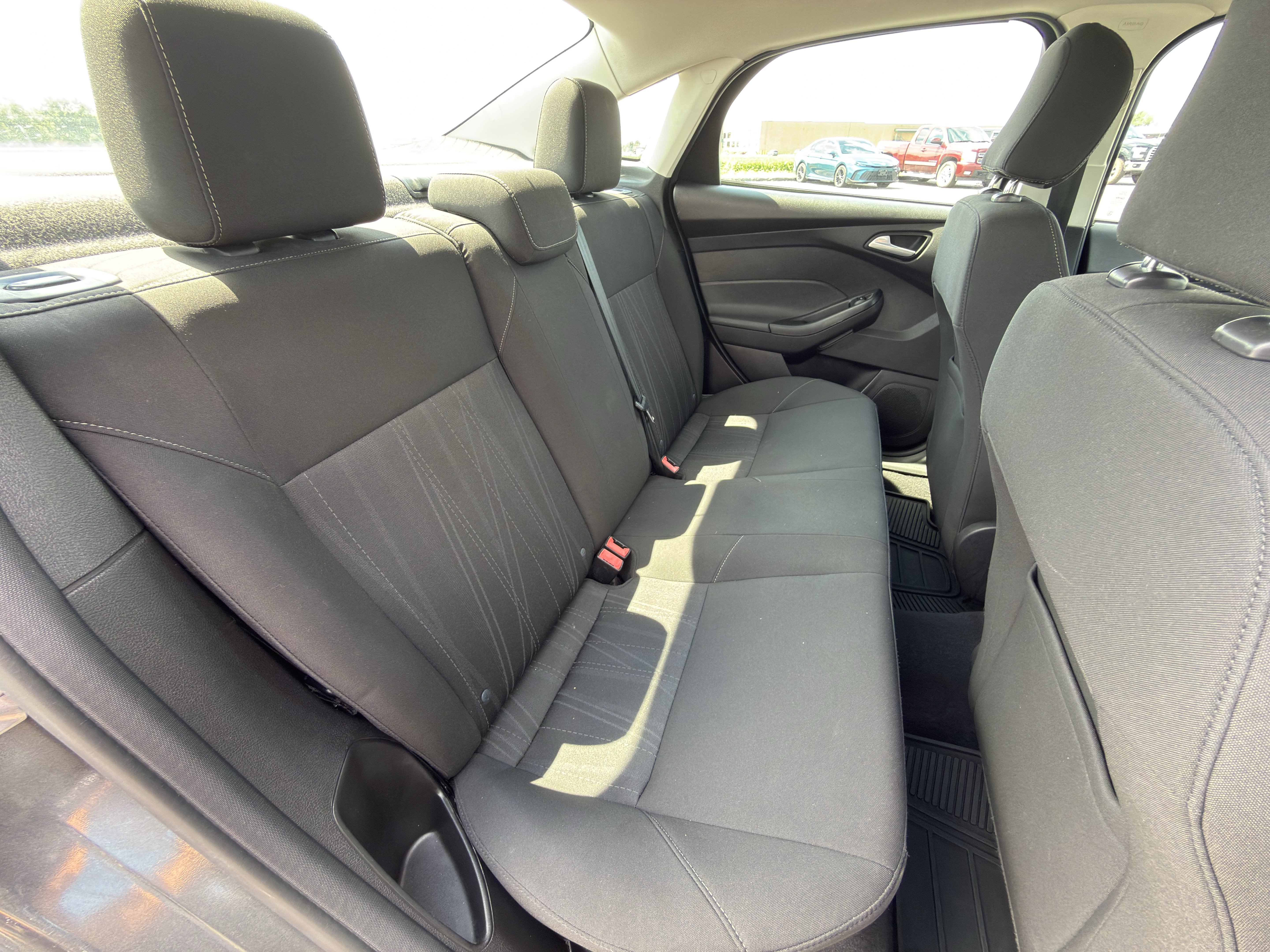 Used 2015 Ford Focus SE w/ SE Cold Weather Package FWD image 16