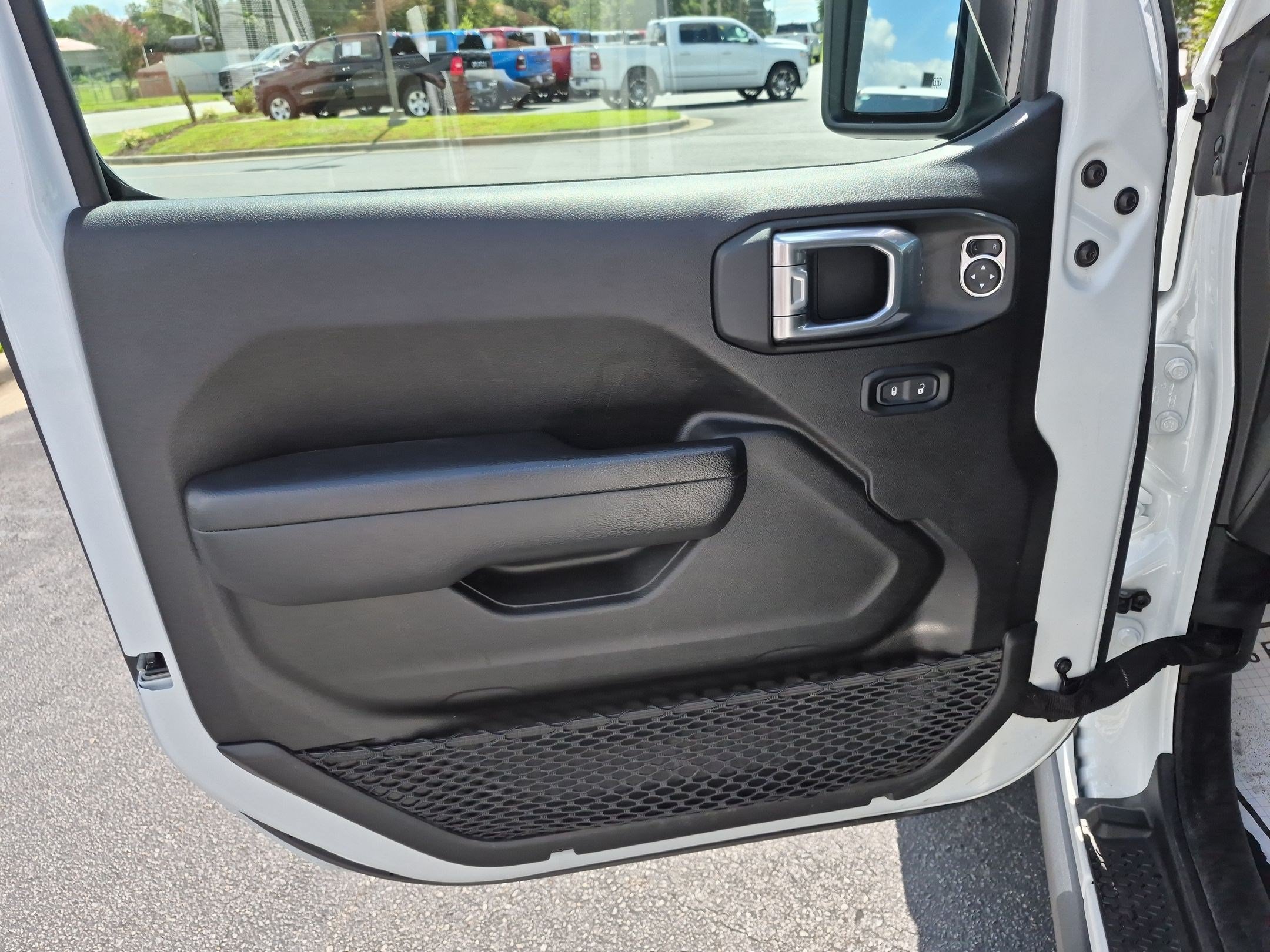 Used 2025 Jeep Gladiator Sport AWD/4WD image 10