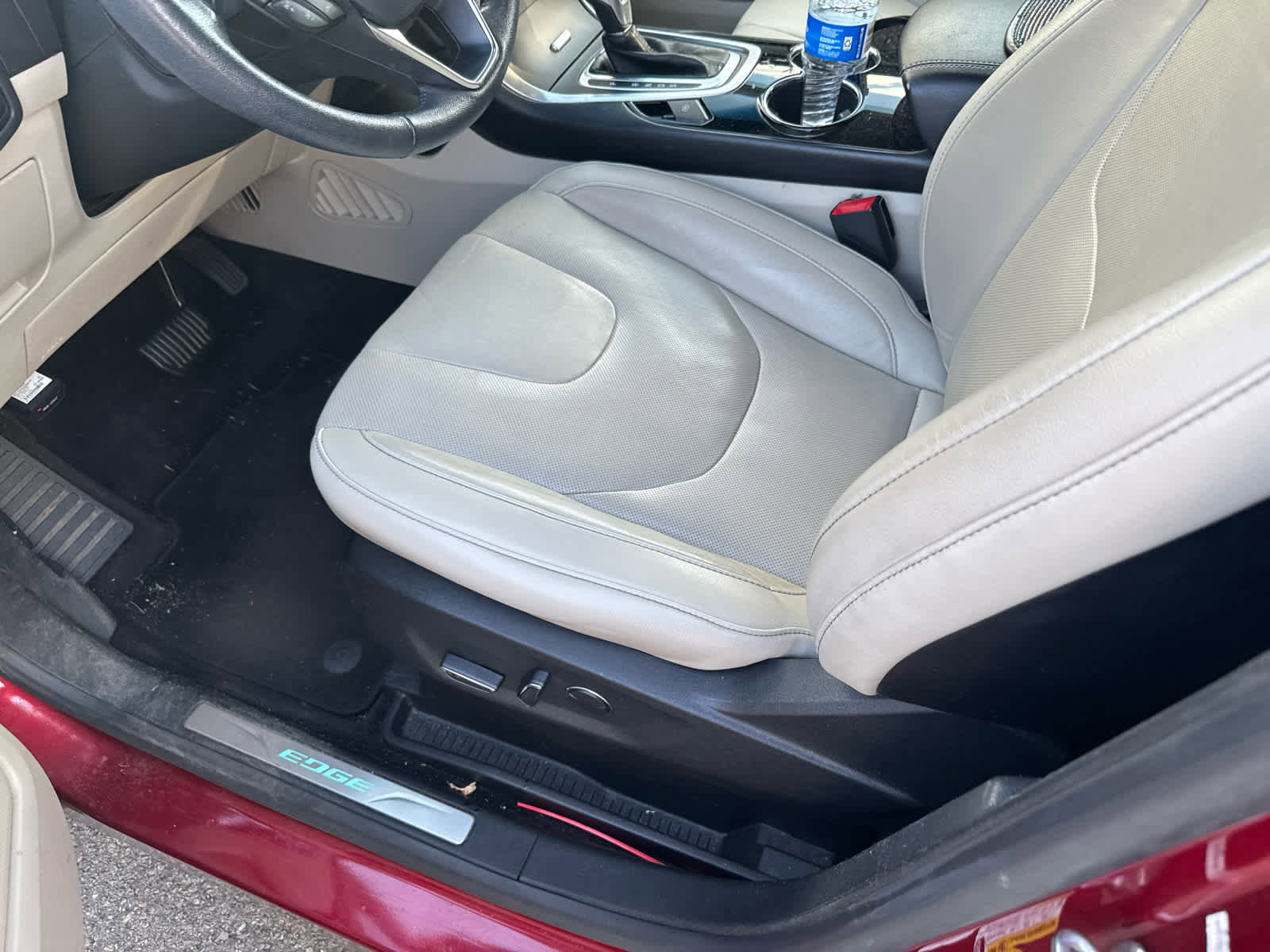 Used 2018 Ford Edge Titanium w/ Equipment Group 301A FWD image 5
