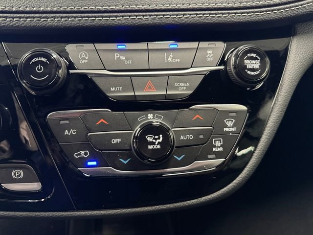 New 2026 Chrysler Pacifica Select image 3