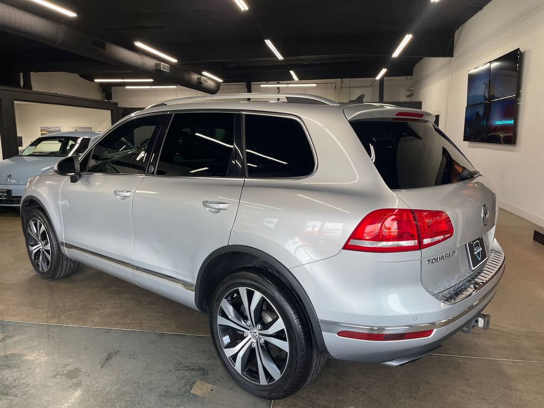 Used 2017 Volkswagen Touareg Wolfsburg Edition AWD/4WD image 8