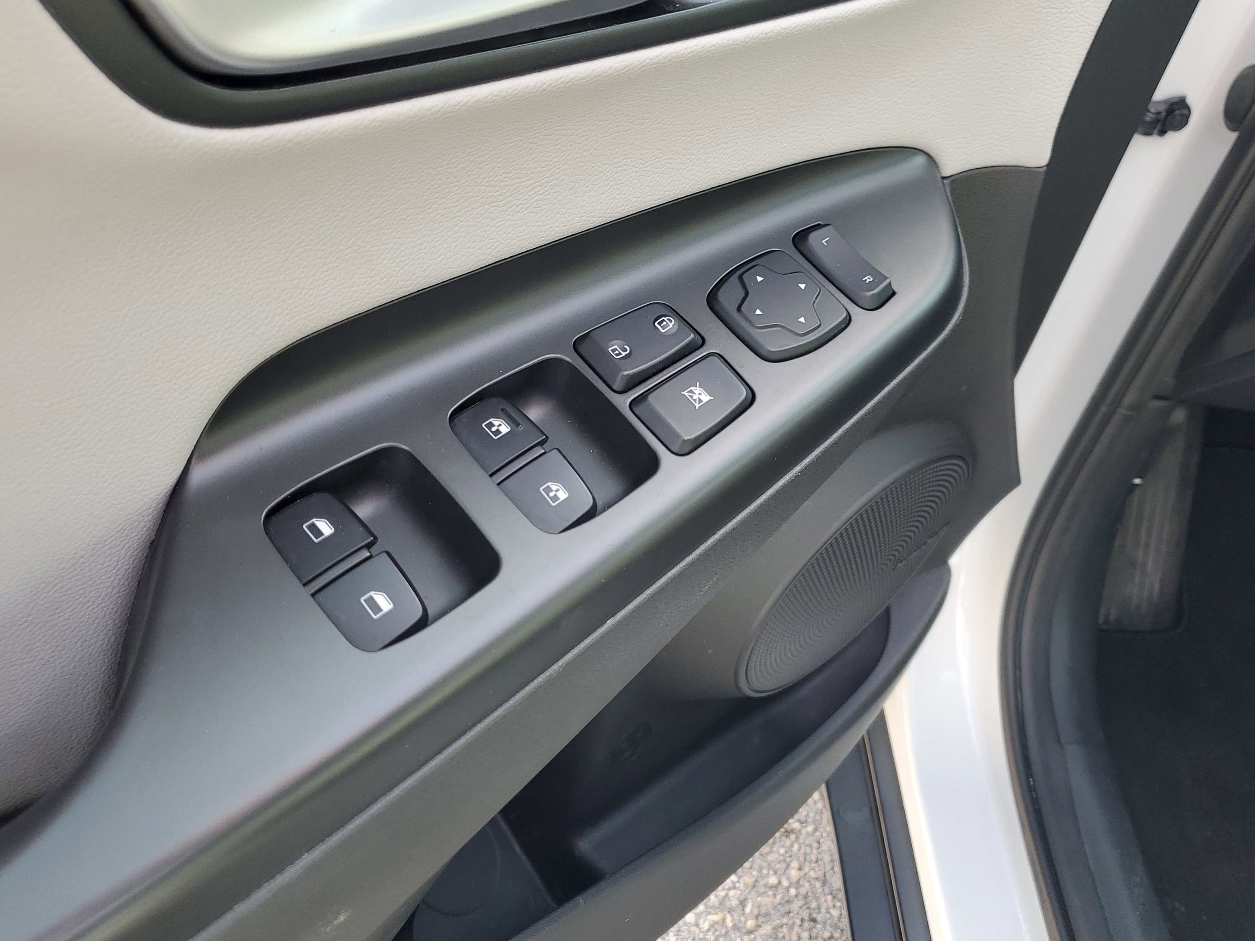 Used 2022 Hyundai Kona Limited image 19