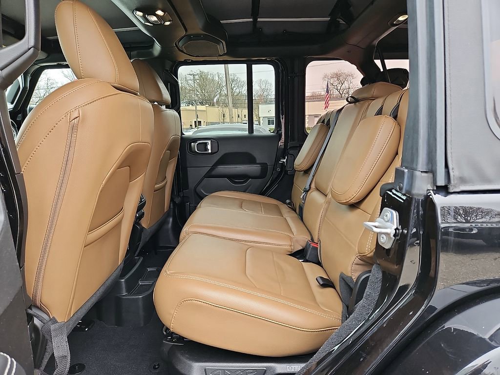 Used 2023 Jeep Wrangler Unlimited Sahara w/ Cold Weather Group AWD/4WD image 13