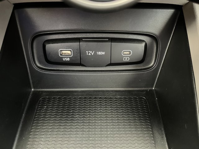 Used 2025 Hyundai Venue SEL image 15