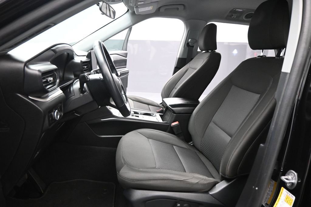 Certified 2023 Ford Explorer XLT RWD image 9