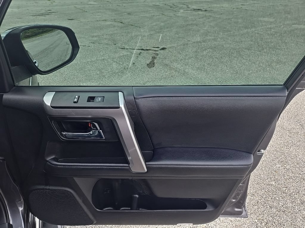 Used 2022 Toyota 4Runner Limited AWD/4WD image 22