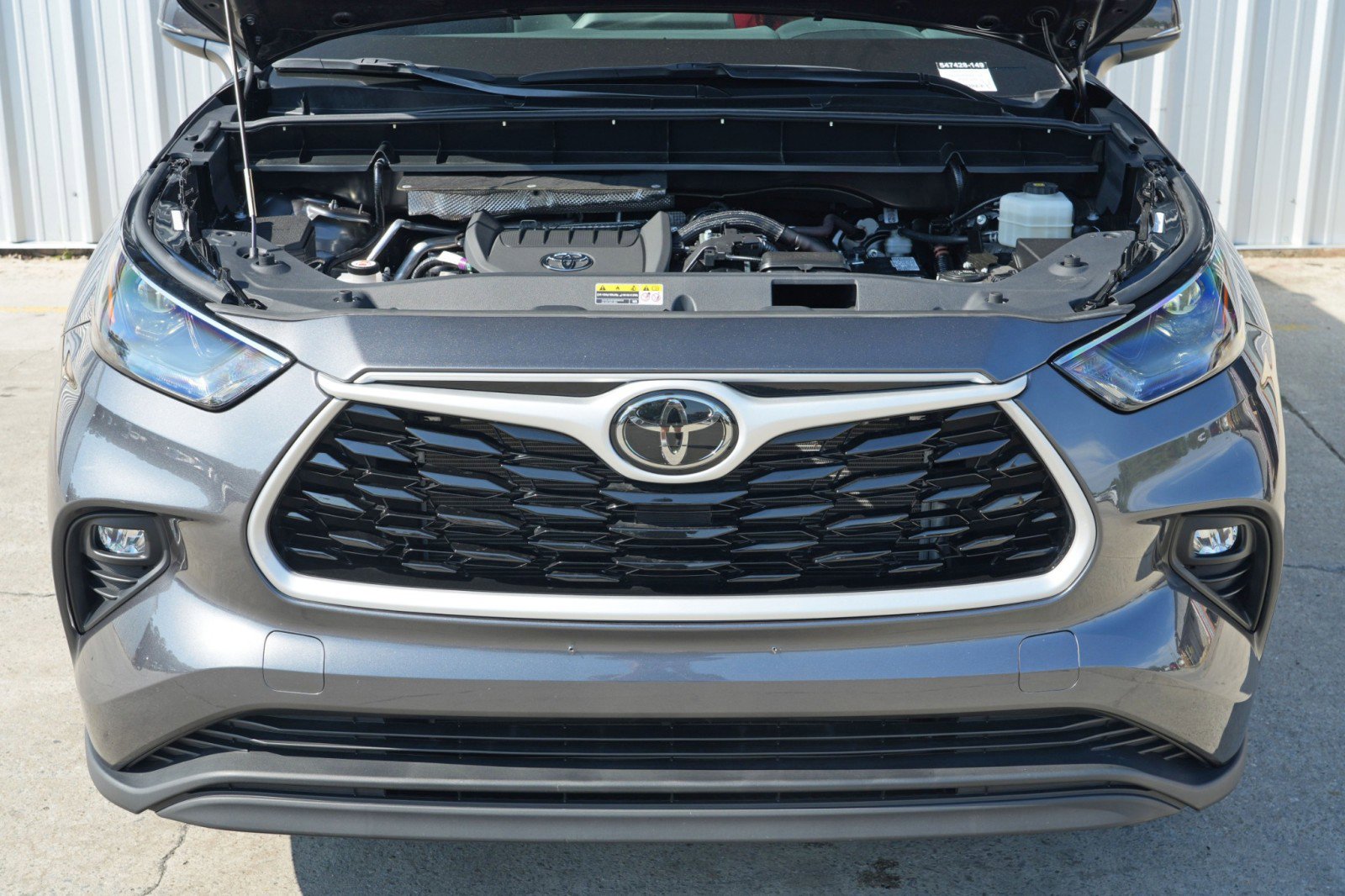 Used 2024 Toyota Highlander XLE image 6