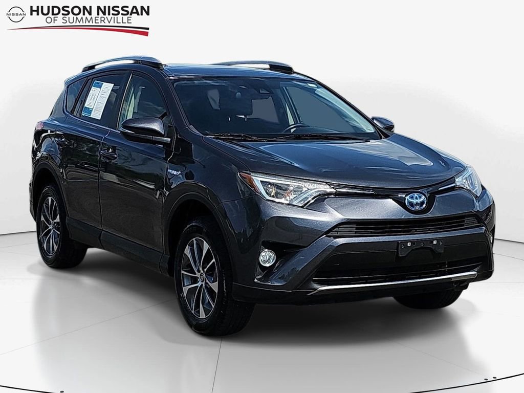 Used 2018 Toyota RAV4 XLE AWD/4WD image 1