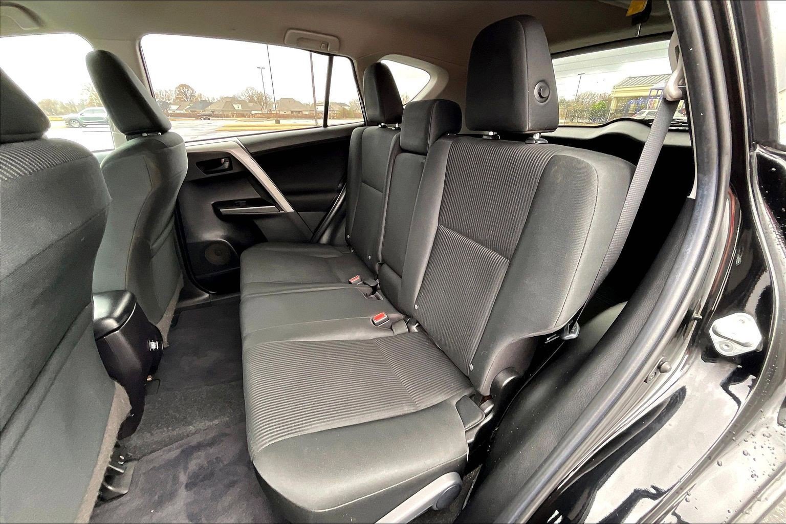 Used 2018 Toyota RAV4 LE image 17