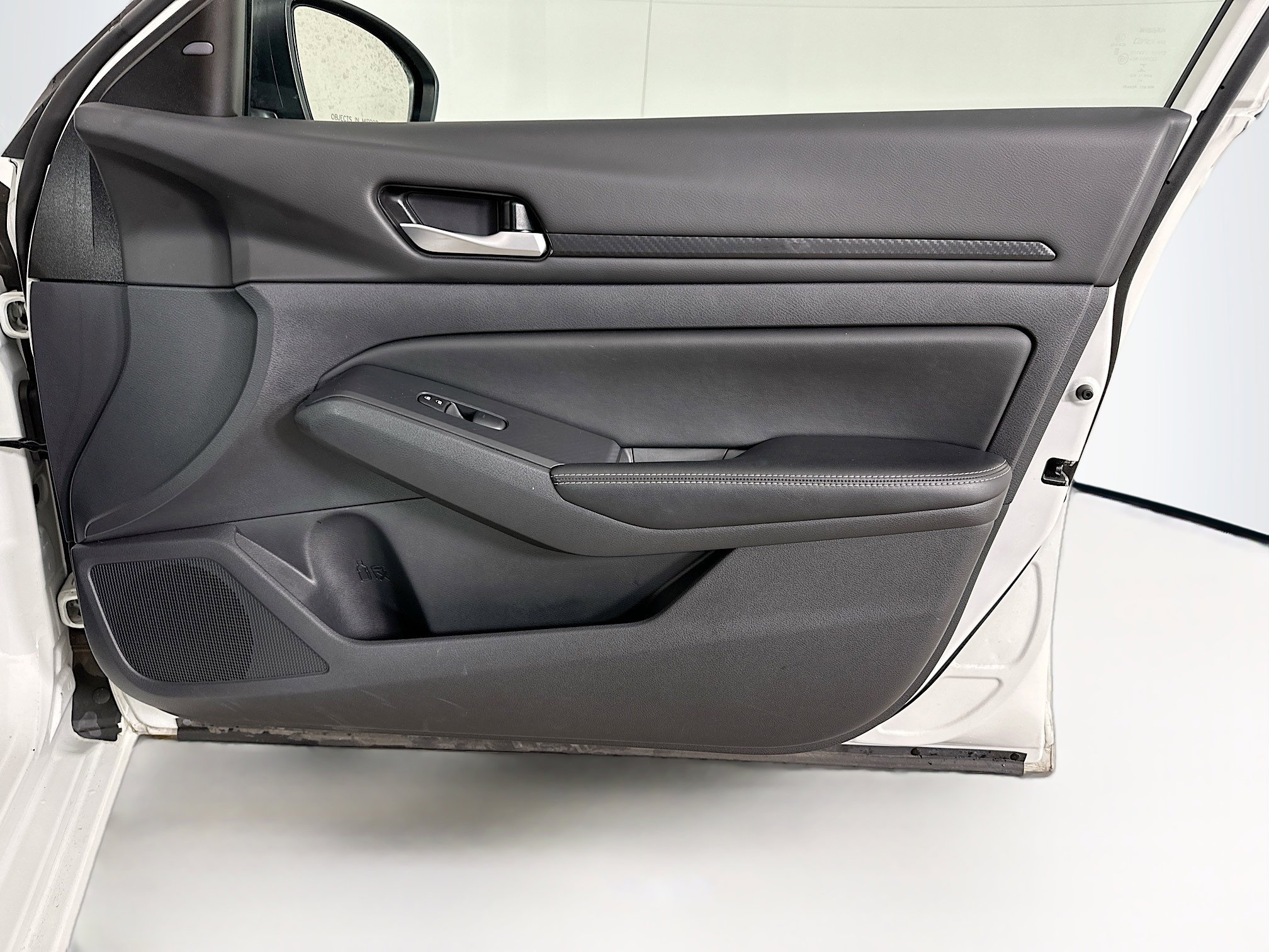 Used 2025 Nissan Altima 2.5 SV image 30