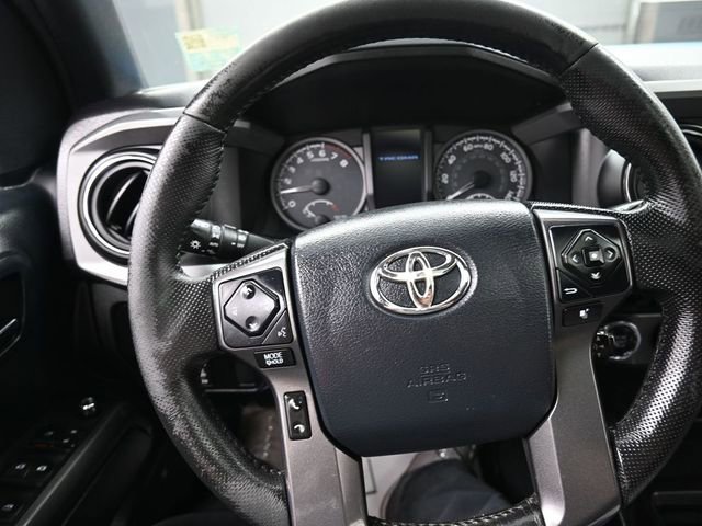 Used 2016 Toyota Tacoma TRD Off-Road image 8