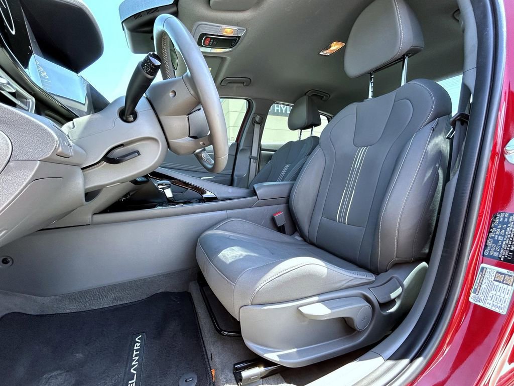 Used 2023 Hyundai Elantra SEL w/ Convenience Package FWD image 11
