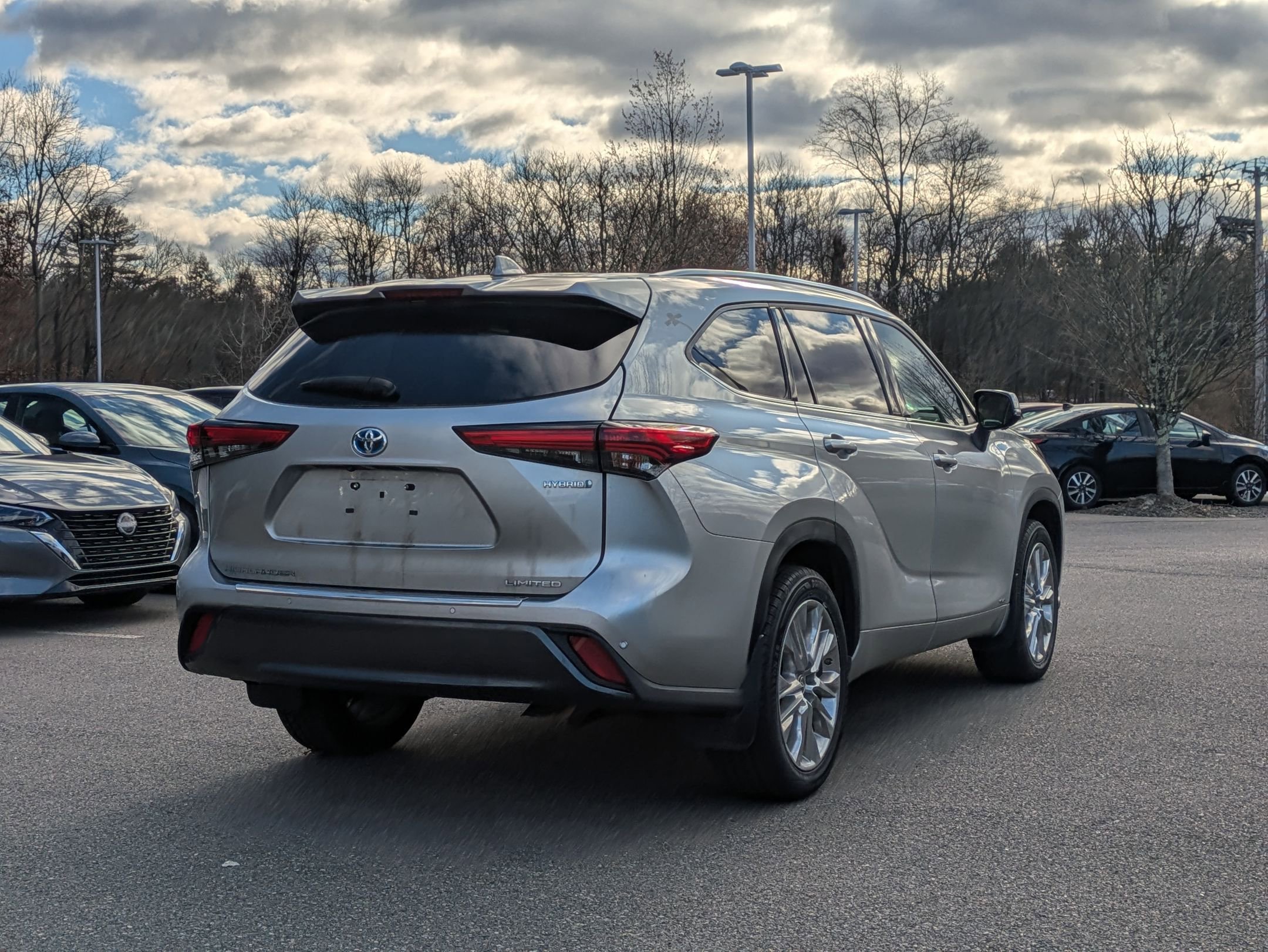 Used 2023 Toyota Highlander Limited image 4