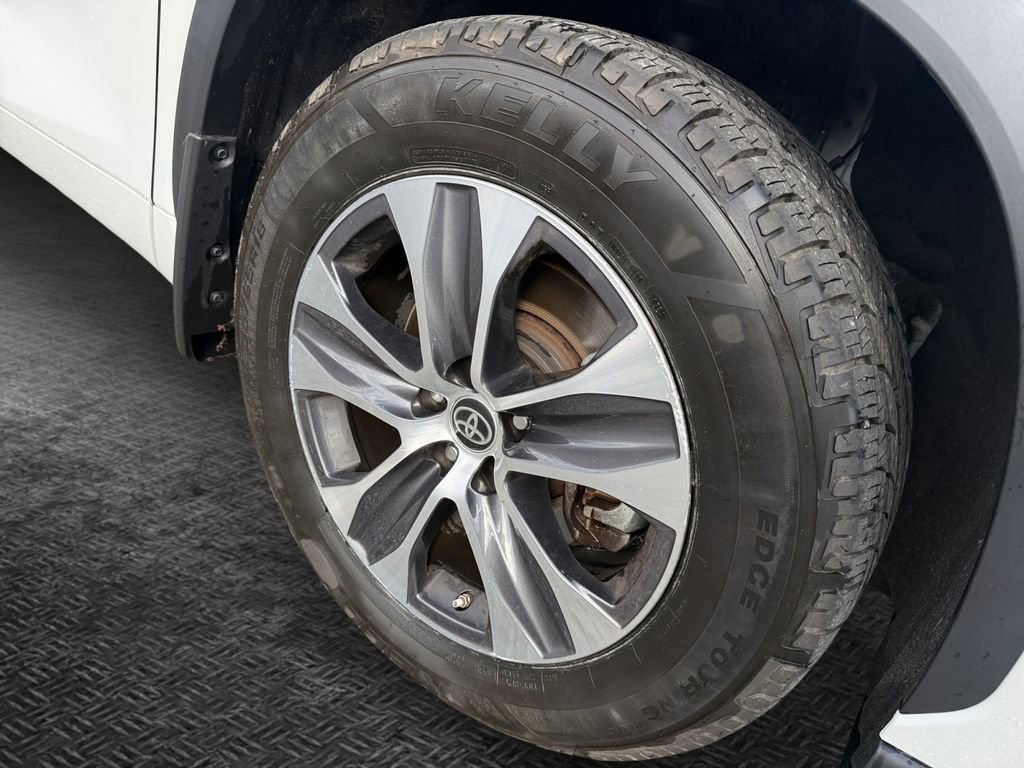 Used 2023 Toyota Highlander XLE image 11