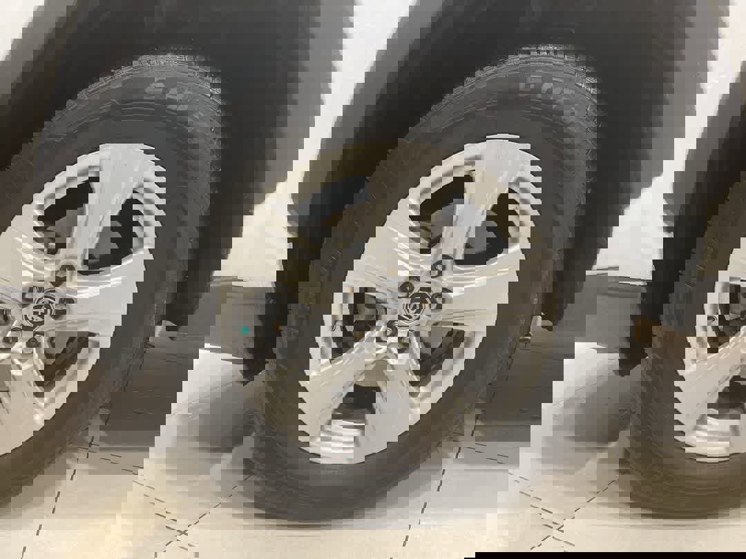 Used 2021 Toyota RAV4 XLE w/ Convenience Package image 10