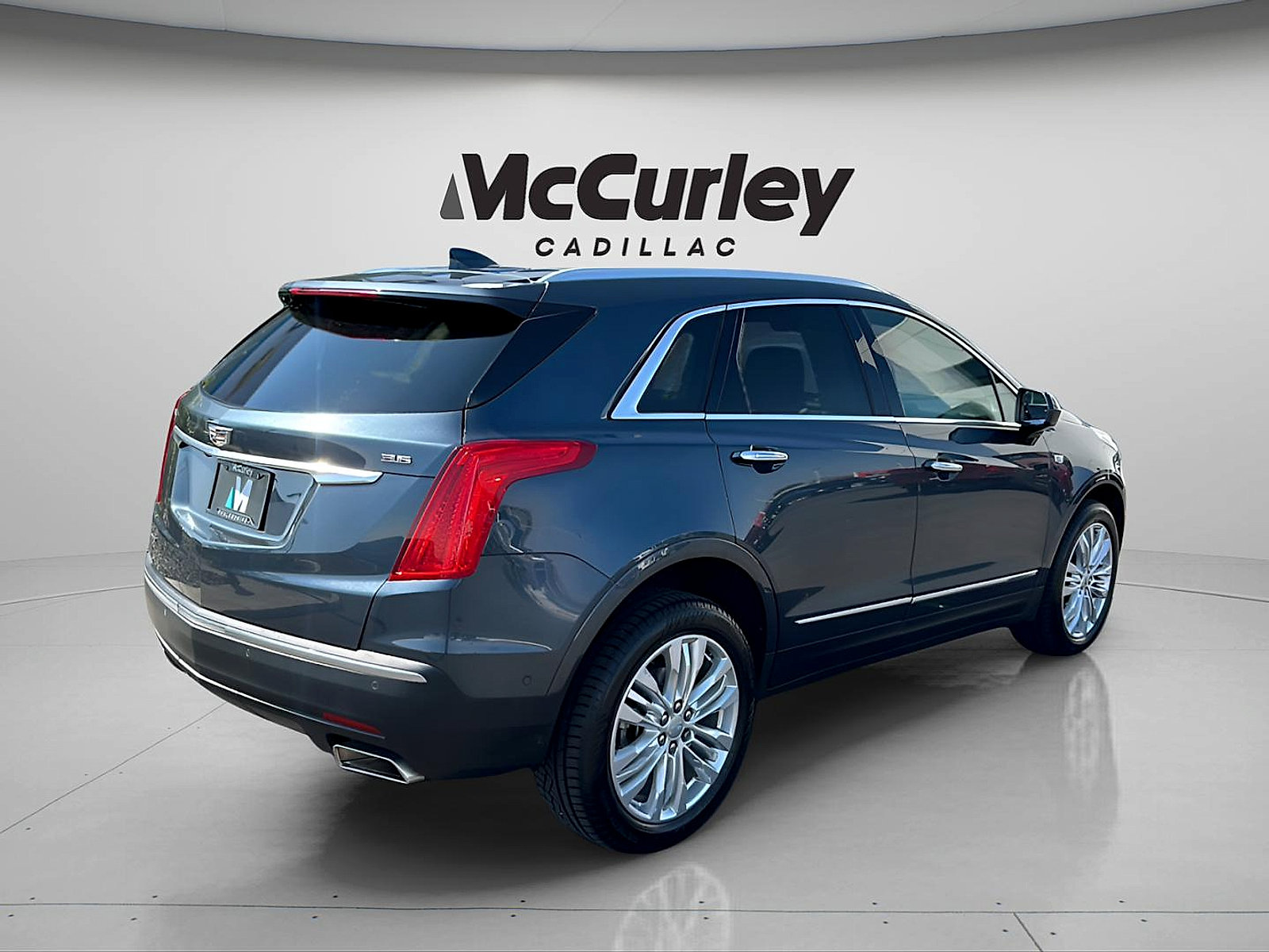 Used 2019 Cadillac XT5 Premium Luxury w/ Driver Assist Package AWD/4WD image 5