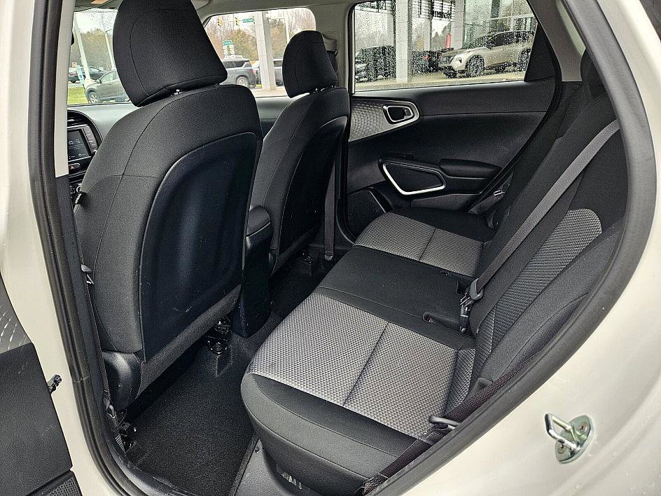 Used 2022 Kia Soul LX image 8