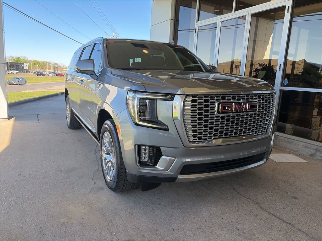 Used 2023 GMC Yukon XL Denali image 4