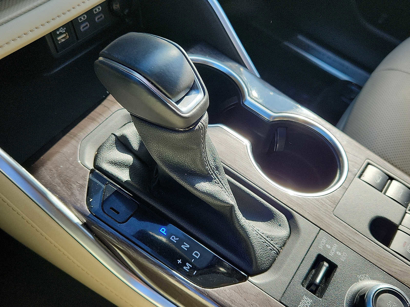 Used 2024 Toyota Highlander Limited image 14