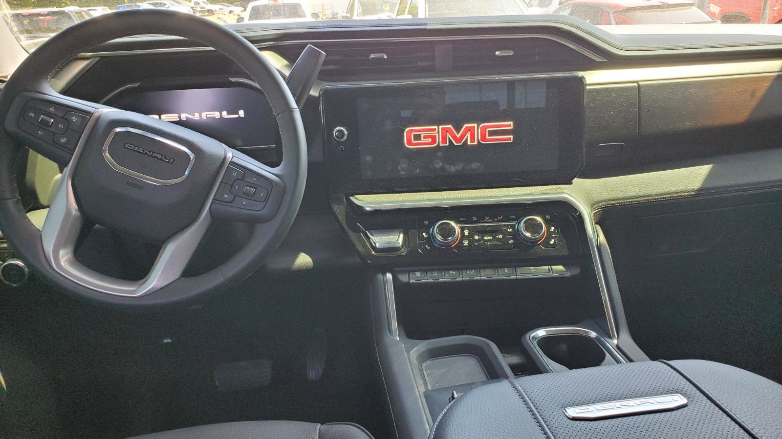 Used 2026 GMC Sierra 3500 Denali w/ Denali Reserve Package AWD/4WD image 7