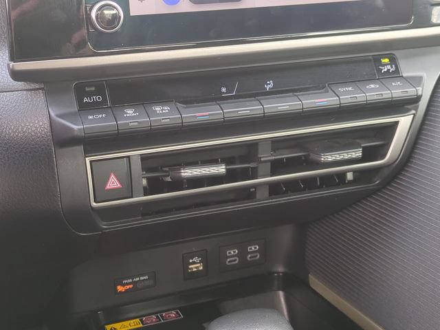 Used 2025 Toyota Camry SE FWD image 25