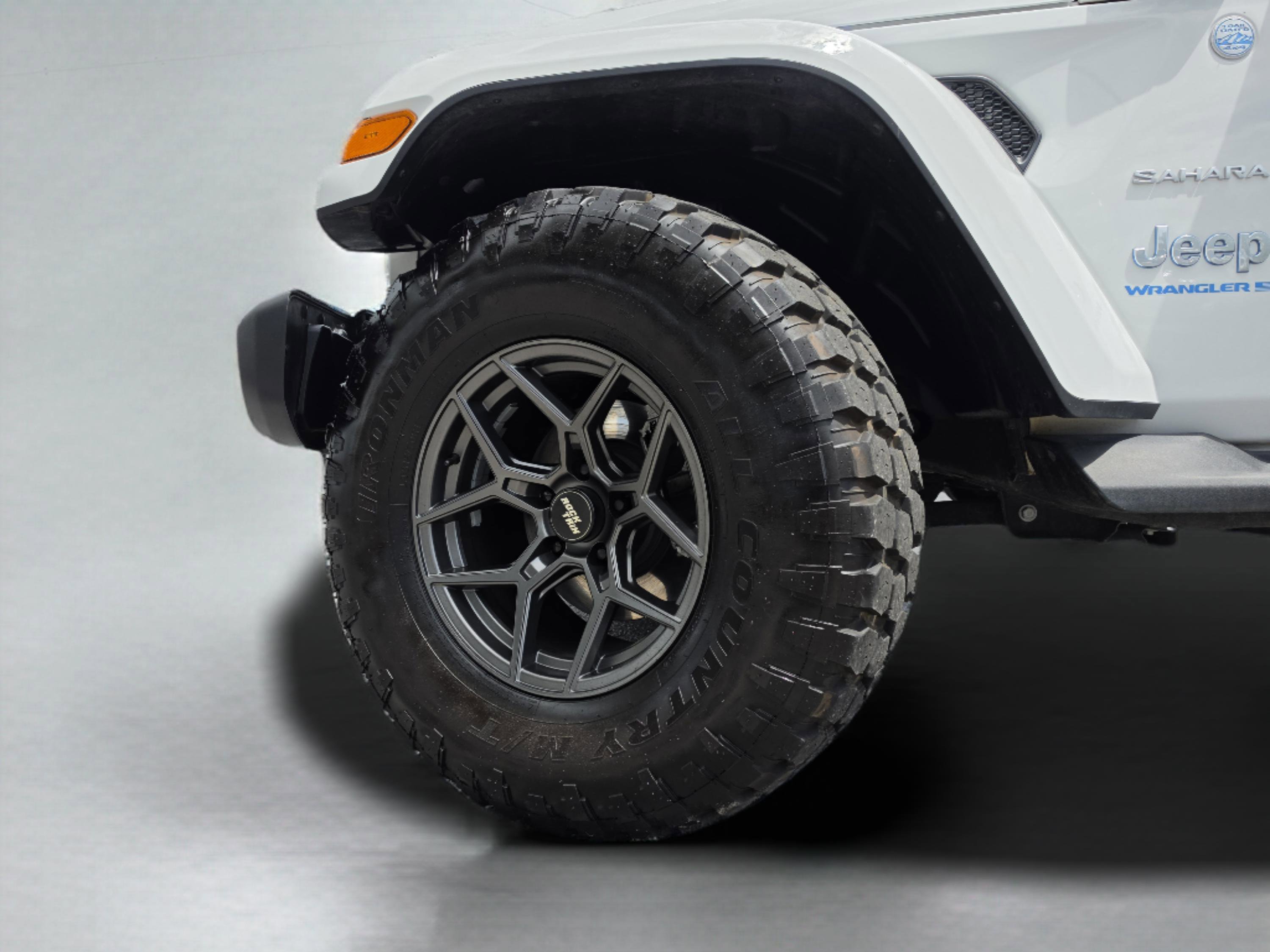 Used 2024 Jeep Wrangler Unlimited Sahara AWD/4WD image 40