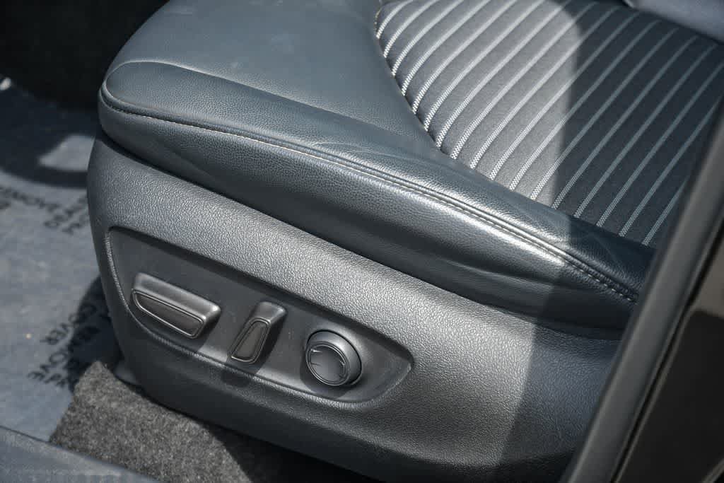 Used 2023 Toyota Highlander XSE image 25