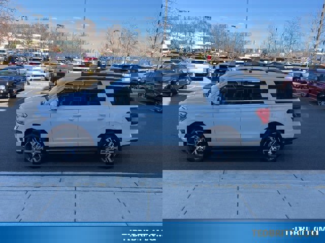 Used 2024 Ford Expedition XLT image 4