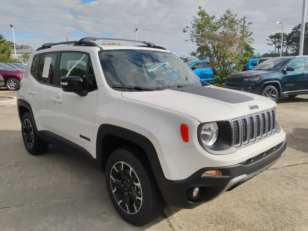 Used 2023 Jeep Renegade Latitude image 3