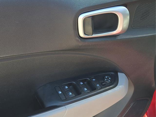 Used 2024 Hyundai Venue SEL FWD image 22