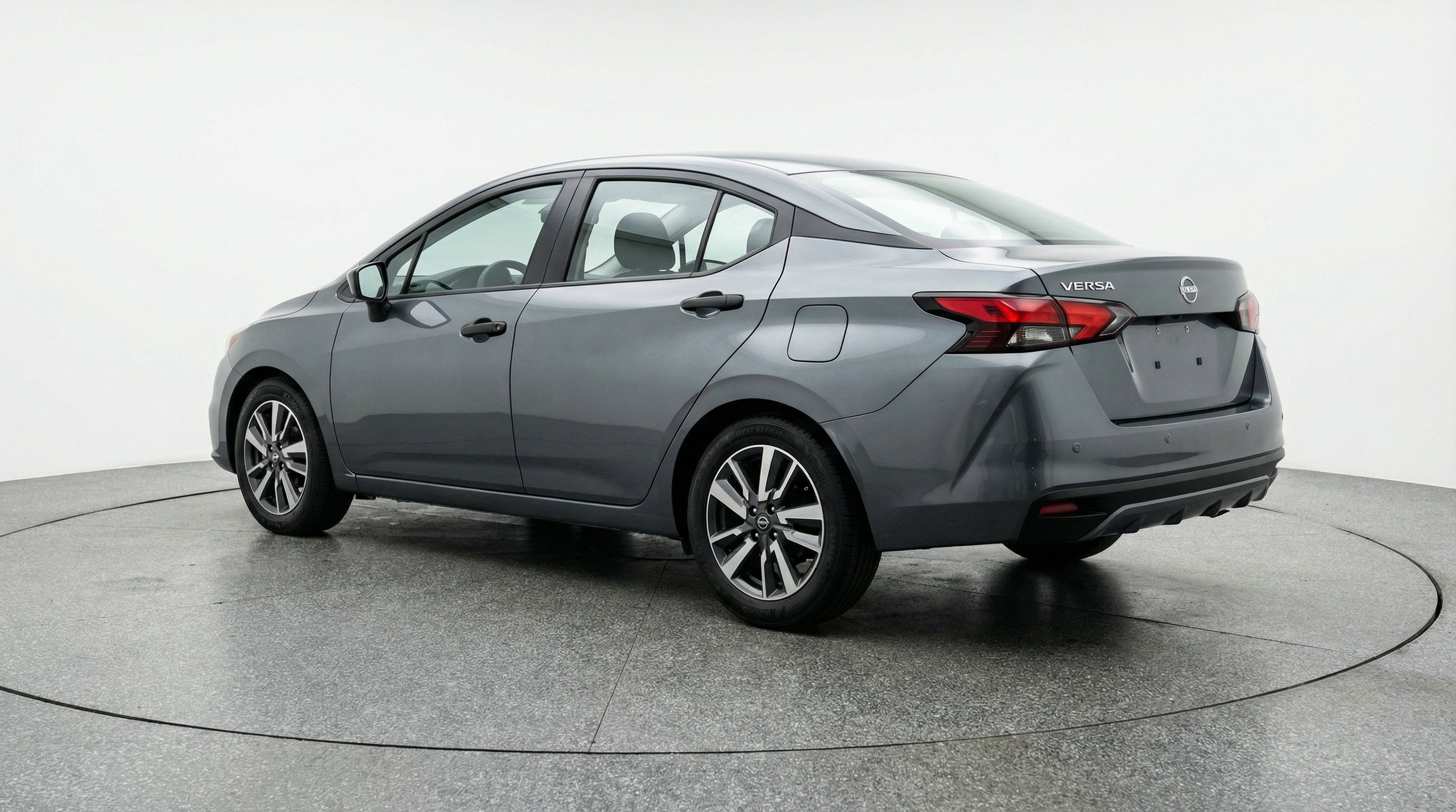 Used 2025 Nissan Versa SV image 6