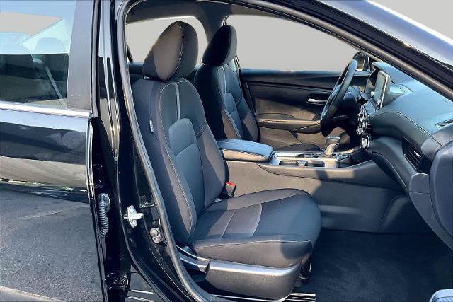 Certified 2025 Nissan Sentra SV FWD image 9