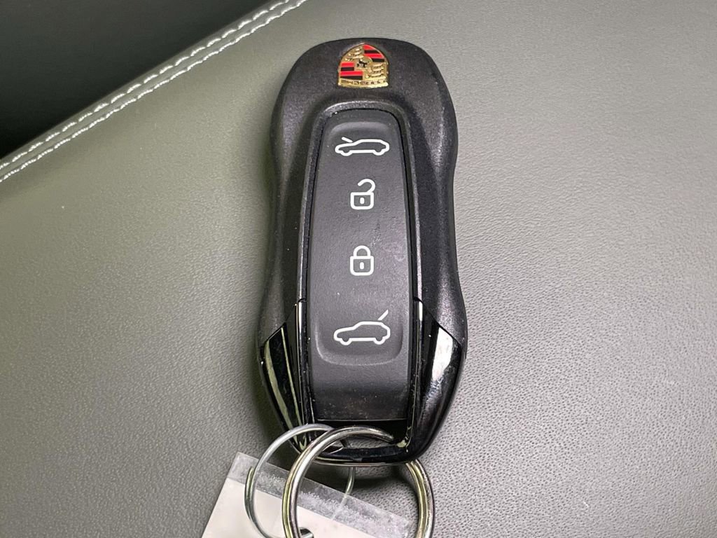 Certified 2025 Porsche Macan 4 Electric image 44