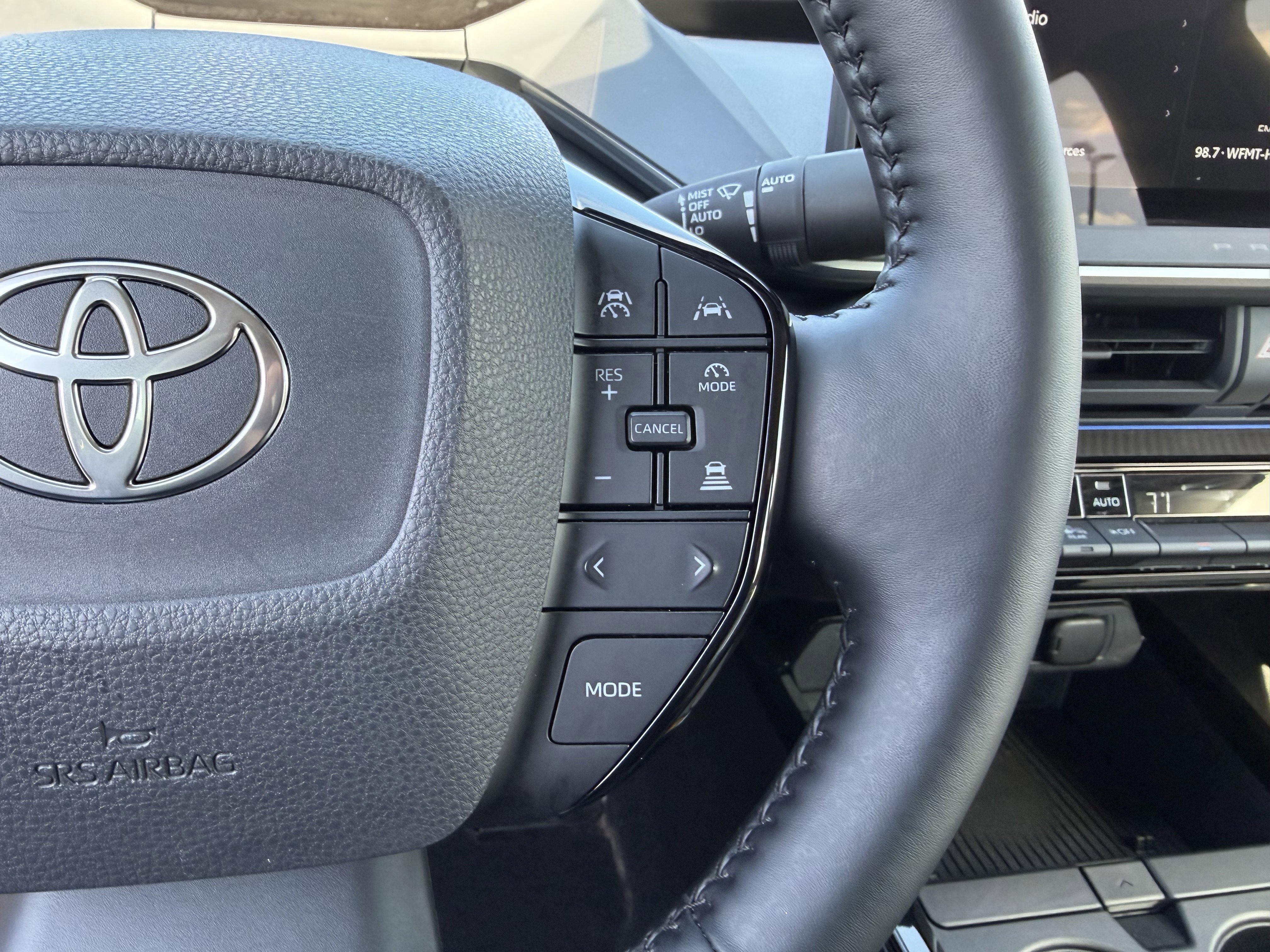 Used 2025 Toyota Prius XLE image 26
