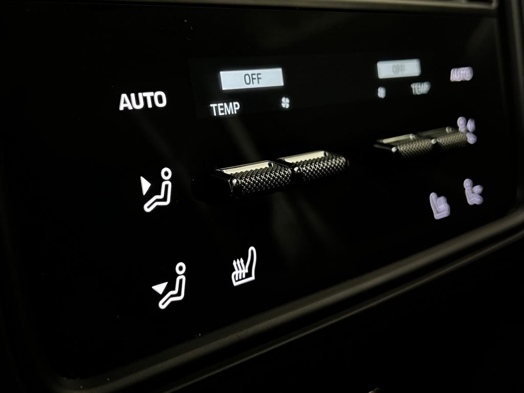 Used 2024 Porsche Cayenne Coupe image 27