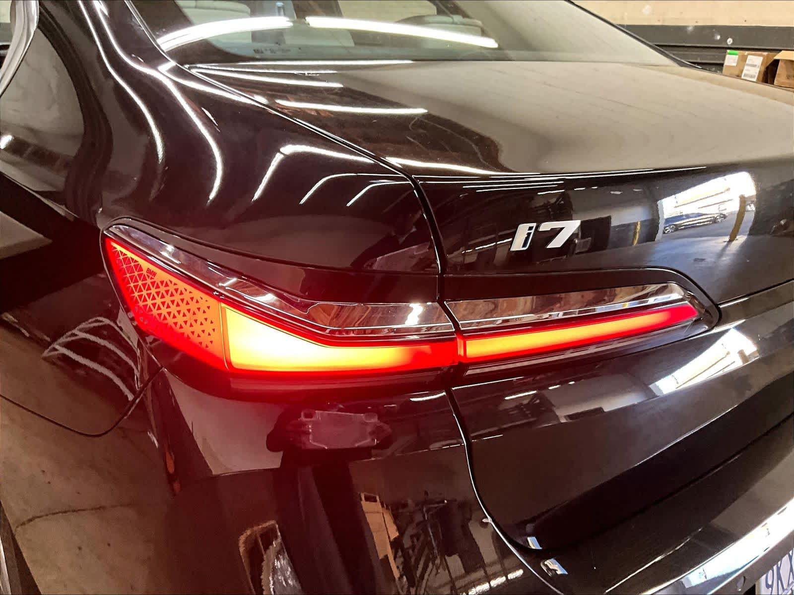 Used 2024 BMW i7 xDrive60 w/ Executive Package AWD/4WD image 32